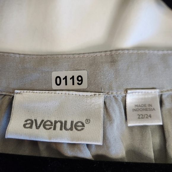 Avenue Women's Top Size 22/24 Blue  Gray Ombre. 3/4 Sleeve - Picture 3 of 7